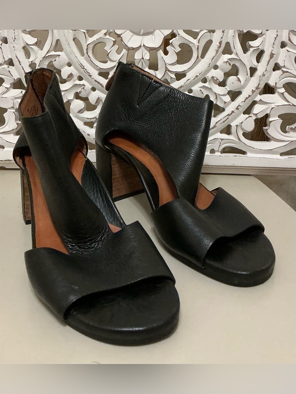 Gentle Souls Charlene black leather zip back sz9 open toe heels
